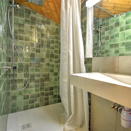 4 Ch Proche Centre Avec Cheminee Et Balcon - Fr-1-524-147 *